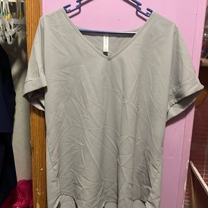 Women’s grey t